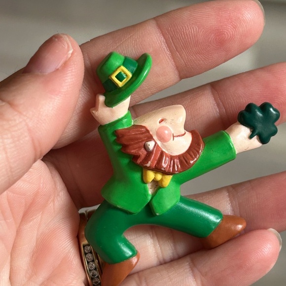 4/$50 leprechaun at-Patrick day brooch 🍀 - Picture 4 of 6